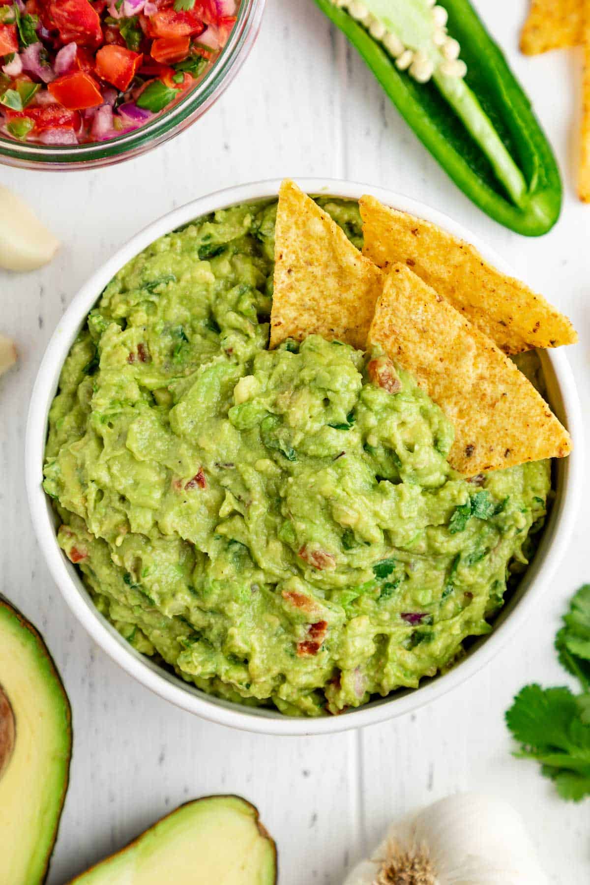 How To Make Healthy Guacamole Dip (Never Turns Brown!)